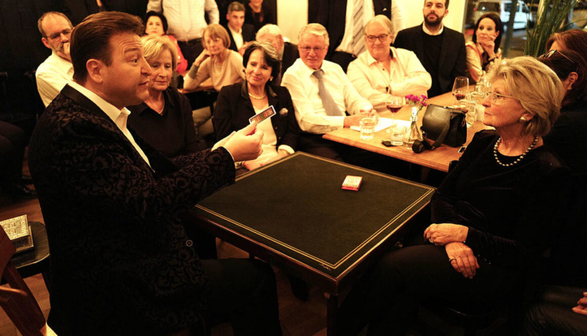 Magier Magrée verzaubert das Publikum